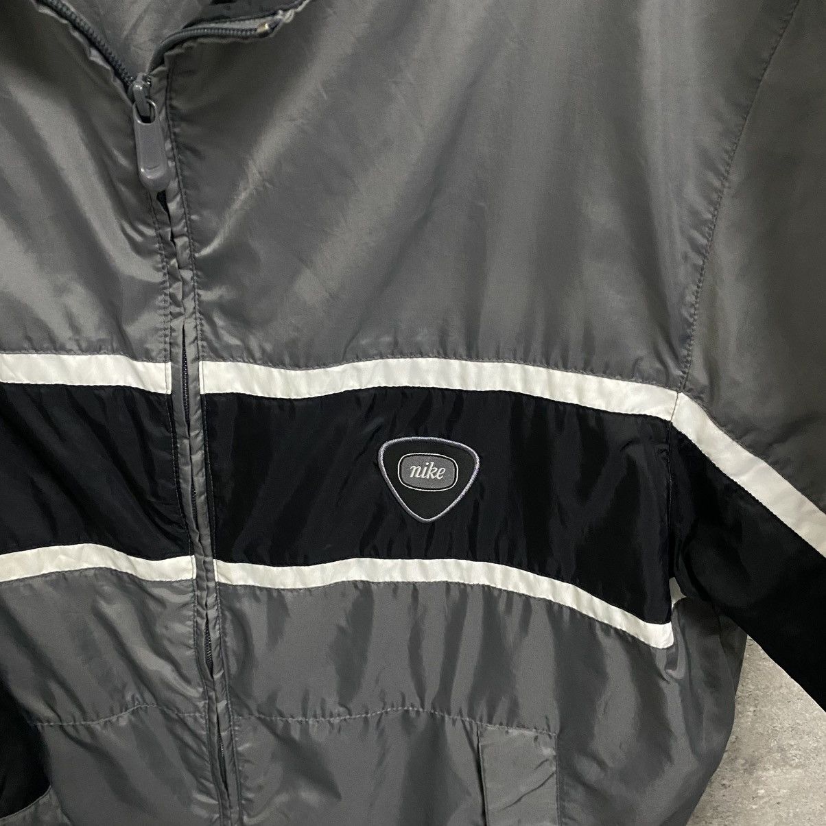 Nike Vintage Nike Track Jacket Nylon 2000s Y2K Swoosh Logo Drill Size US L / EU 52-54 / 3 - 4 Thumbnail
