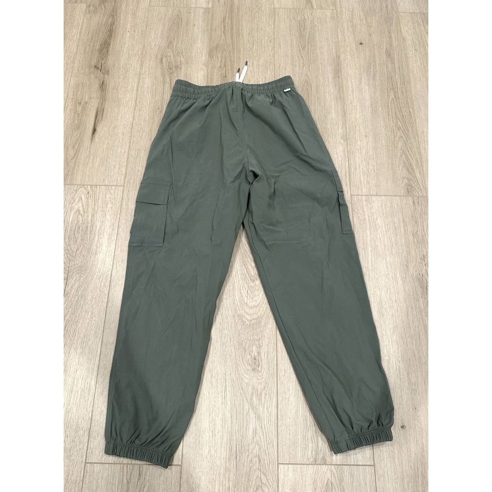 Vuori Vuori Scout Jogger Cargo Olive Green Women's S Athletic Workout Gym Hiking VW494 Jogger Tapered Pockets Activewear Outdoors Athleisure Women Size 28" / US 6 / IT 42 - 6 Thumbnail