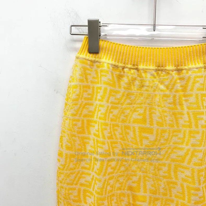 Fendi Fendi Yellow logo letter full-printed casual knit half-ski Size 24" / US 00 / IT 34 - 3 Thumbnail
