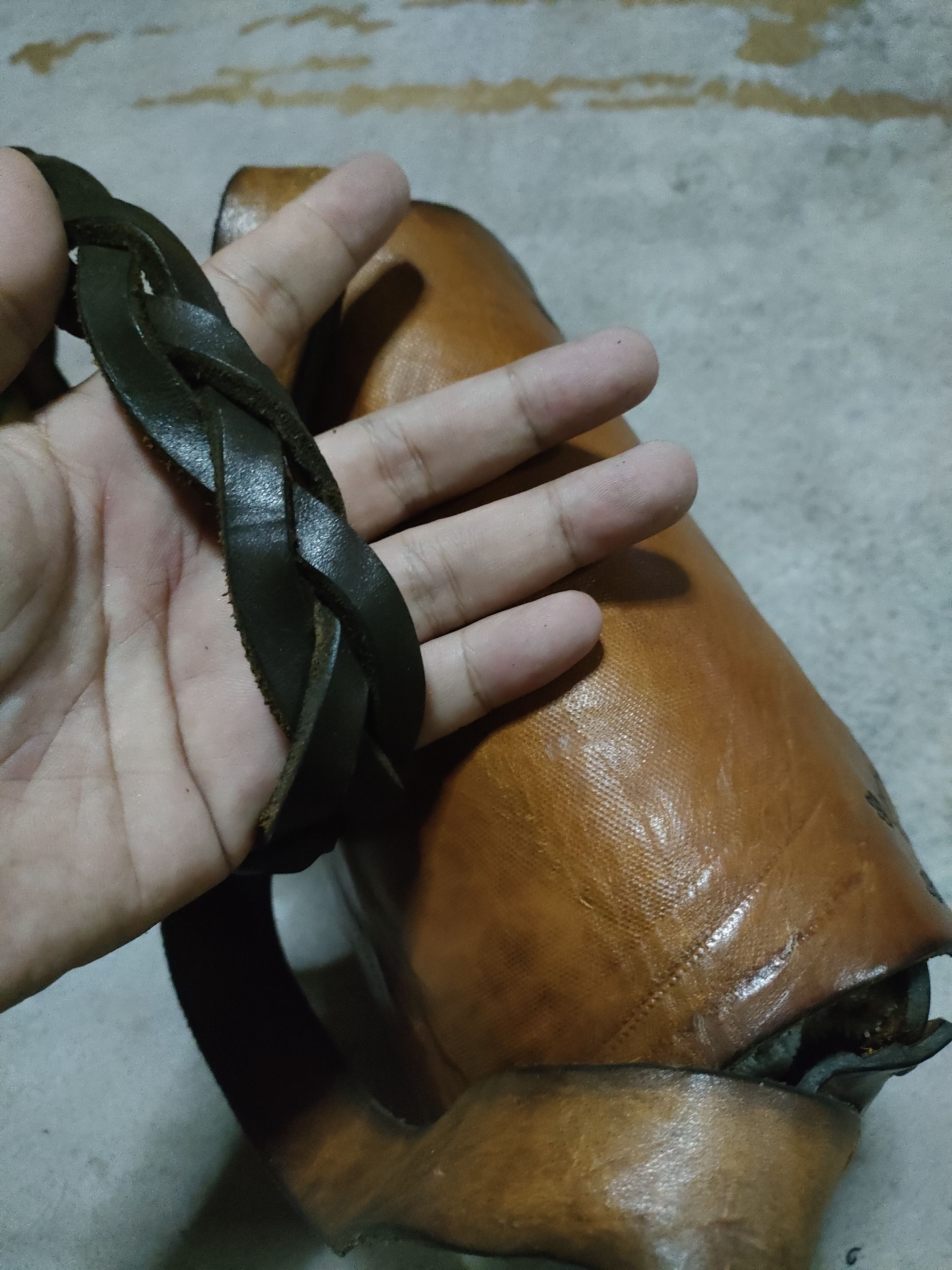 Genuine Leather × Handmade × Vintage Vintage Leather Slingbag Size ONE SIZE - 3 Thumbnail