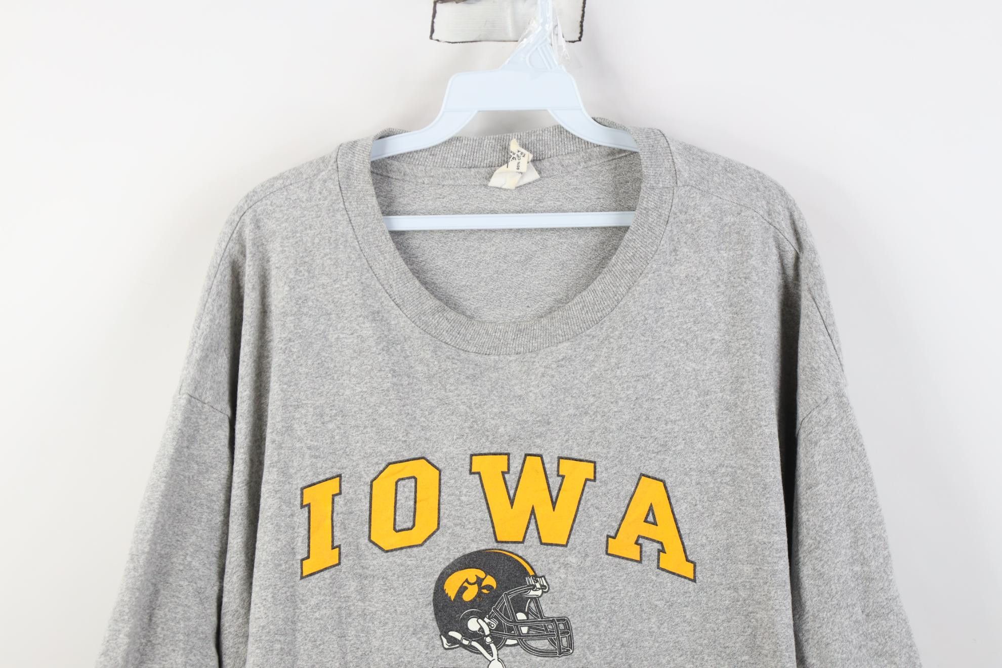 Vintage Vintage 90s University of Iowa Football Heavyweight T-Shirt Size US XXL / EU 58 / 5 - 2 Thumbnail