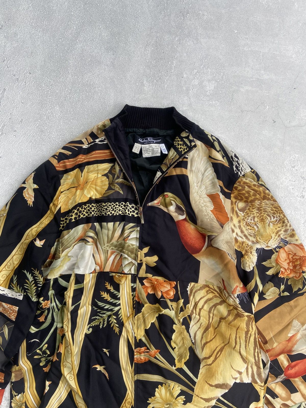 Salvatore Ferragamo Vintage Salvatore Ferragamo 90's Full Print Luxury Jacket Size US L / EU 52-54 / 3 - 10 Thumbnail