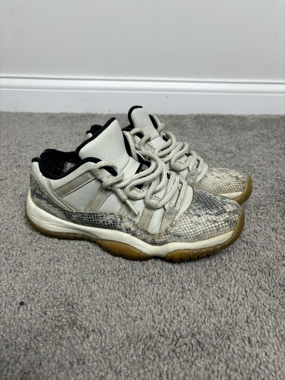 Jordan Brand Nike Air Jordan 11 XI Retro Low Light Bone Snakeskin sneaker Size US 6.5 / EU 39-40 - 9 Thumbnail