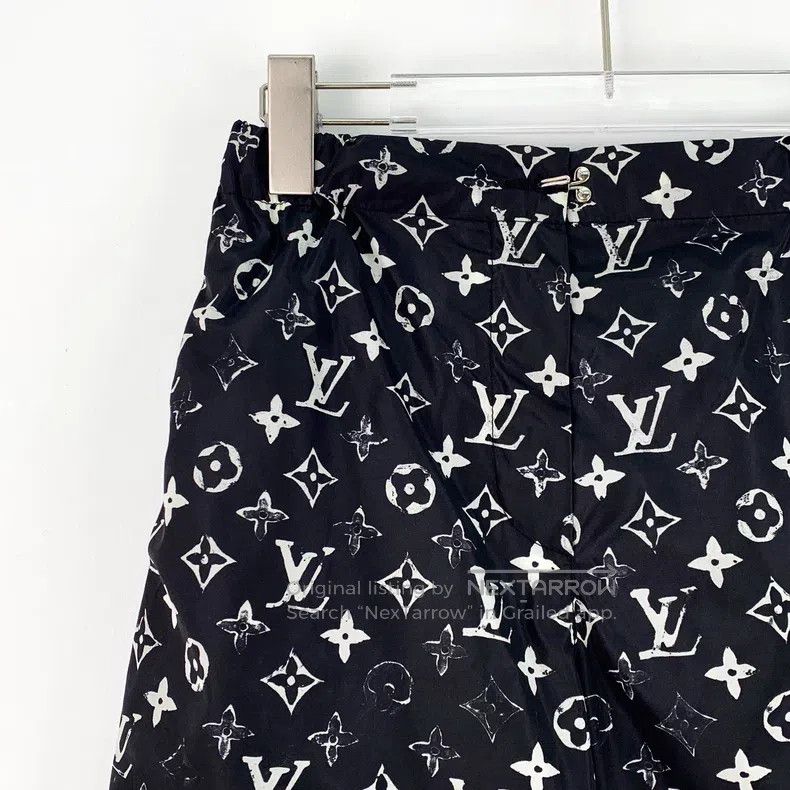 Louis Vuitton Louis Vuitton Black logo presbyopic full print corset casu Size US 34 / EU 50 - 3 Thumbnail