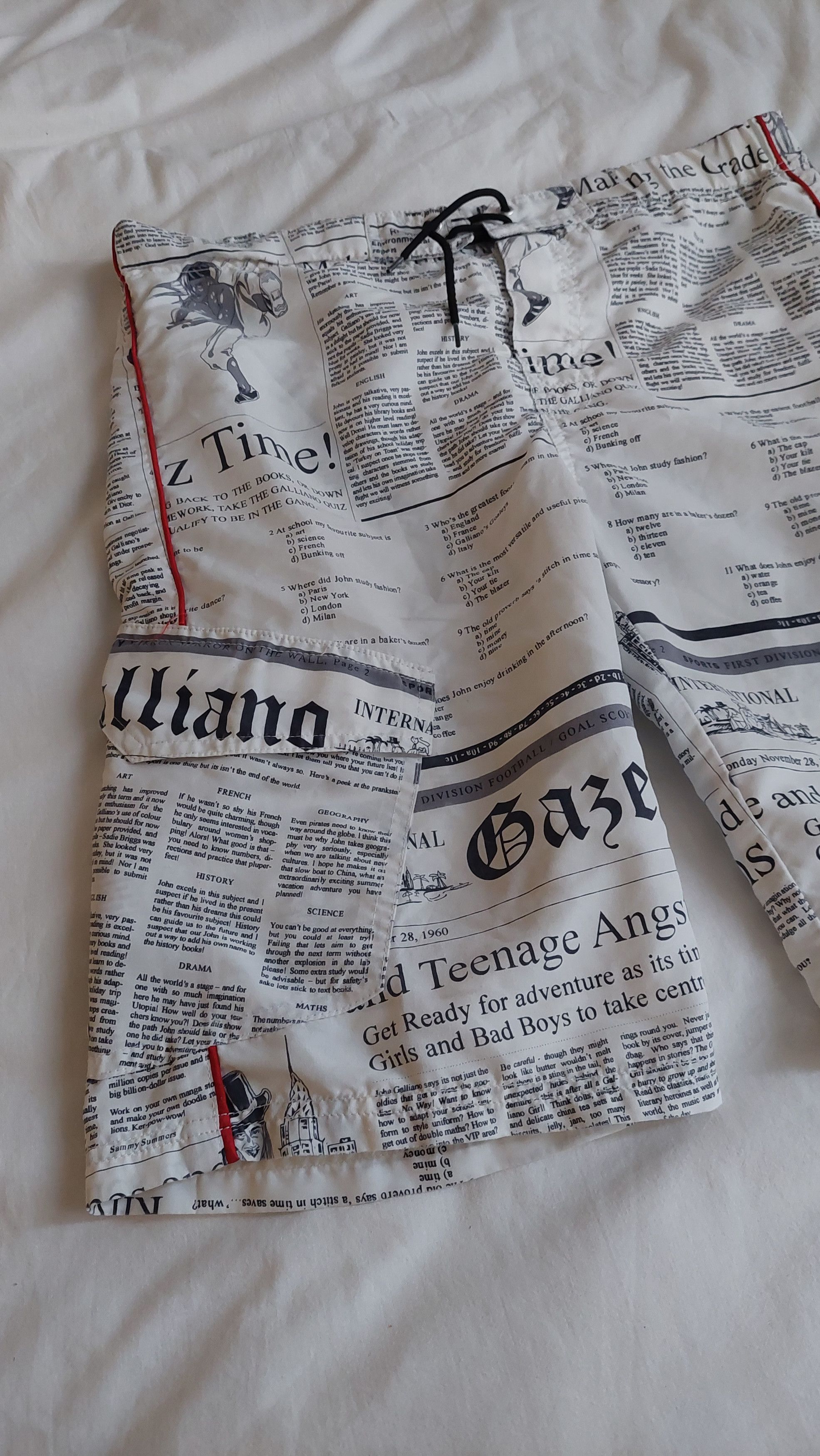 John Galliano John Galliano newspaper swimming shorts Size 25" / US 0 / IT 36 - 3 Thumbnail