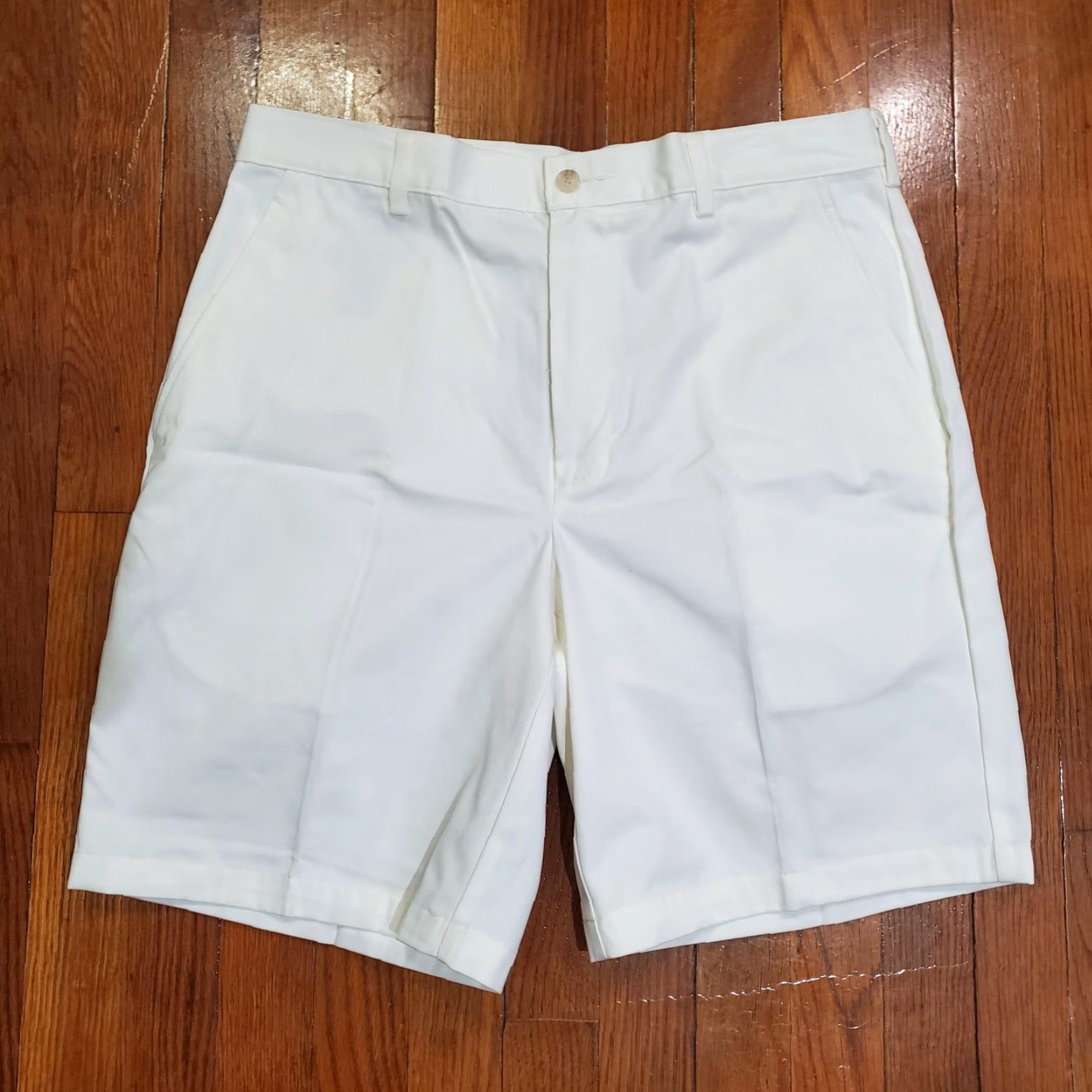 Jos. A. Bank Jos. A. Bank Shorts Mens 34 White Stays Cool Peached Twill Chino Flat Front Casual Shorts White Mens 34 Blanks? Size US 34 / EU 50 - 4 Thumbnail