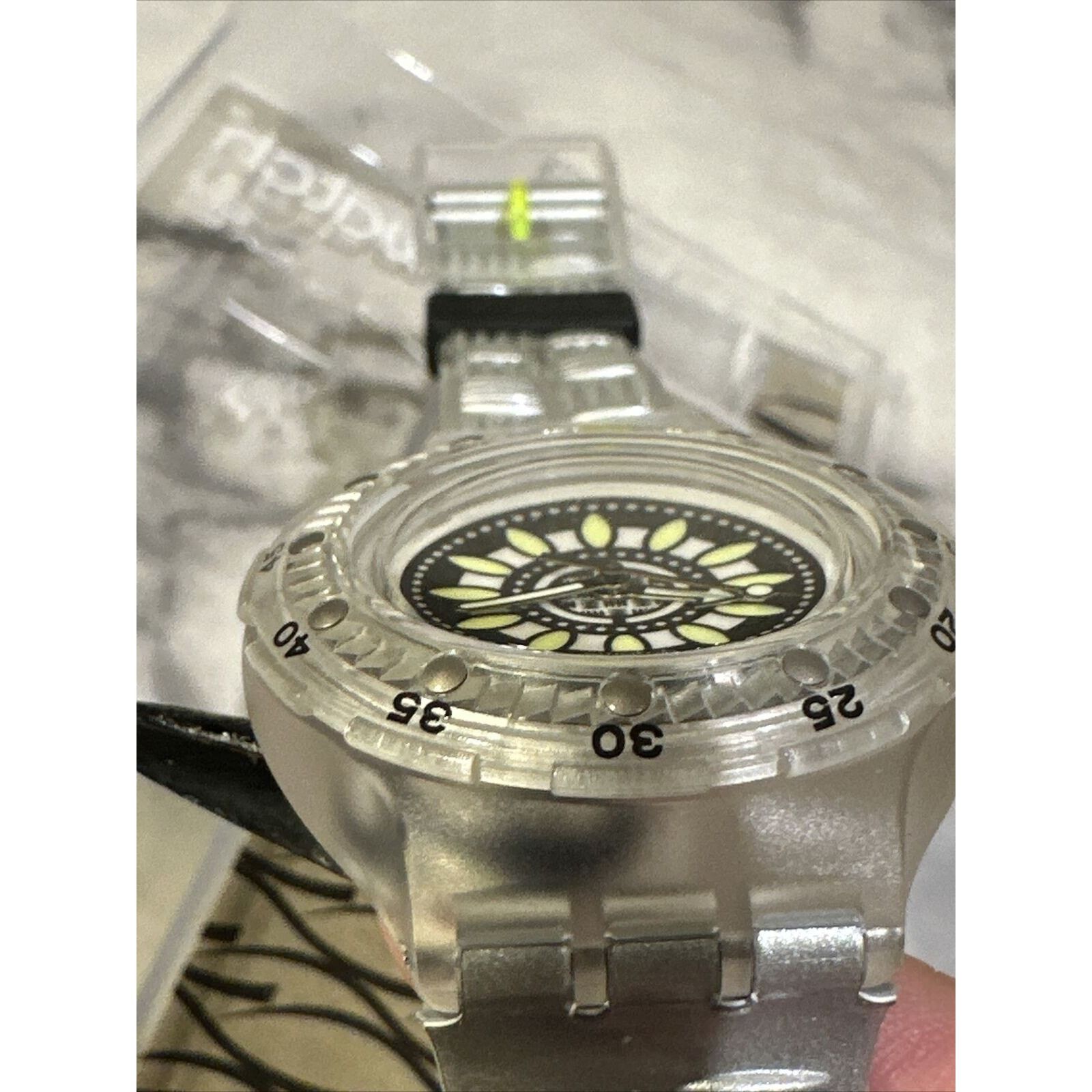 Swatch NEW VTG '96 Swatch Scuba 200 LOOMI Walk On SDK907 Glows Size 38 - 14 Thumbnail