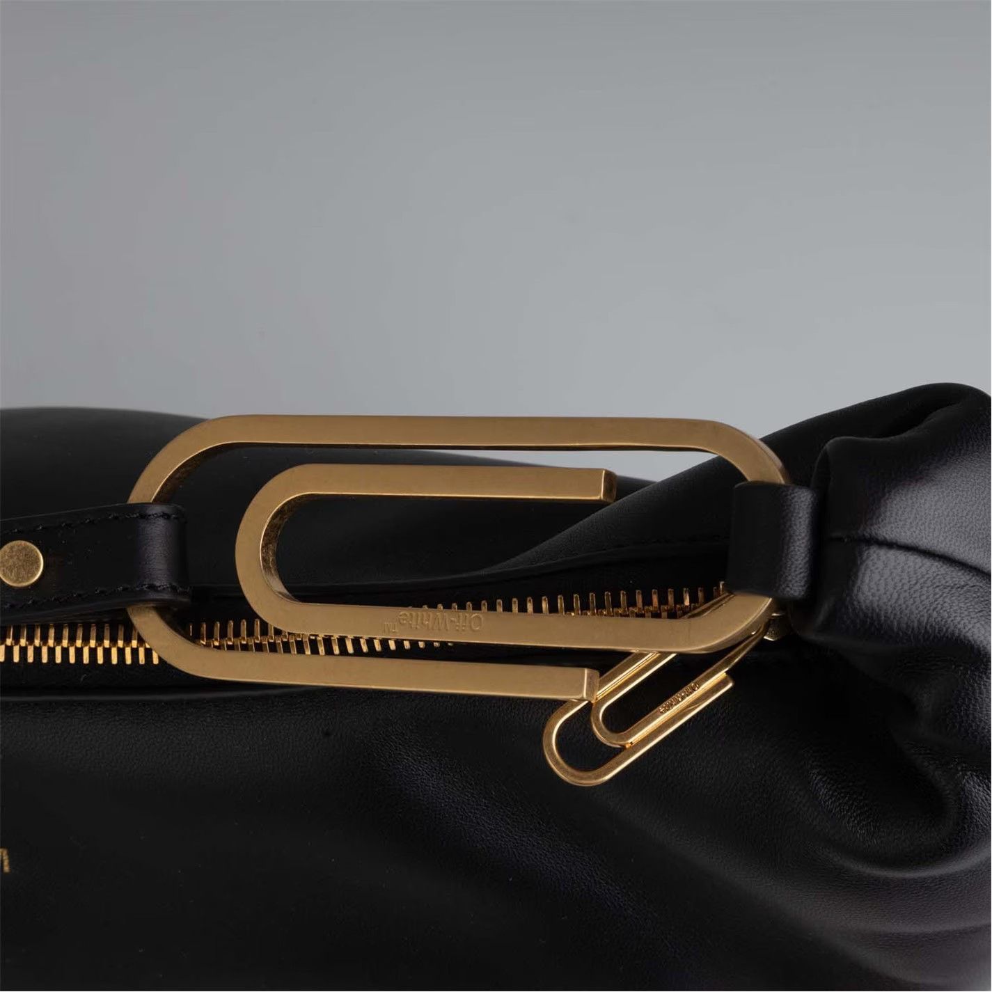 Off-White o1g2r1mq0225 Size: OS / Paperclip Hobo Bag in Black Size ONE SIZE - 4 Thumbnail