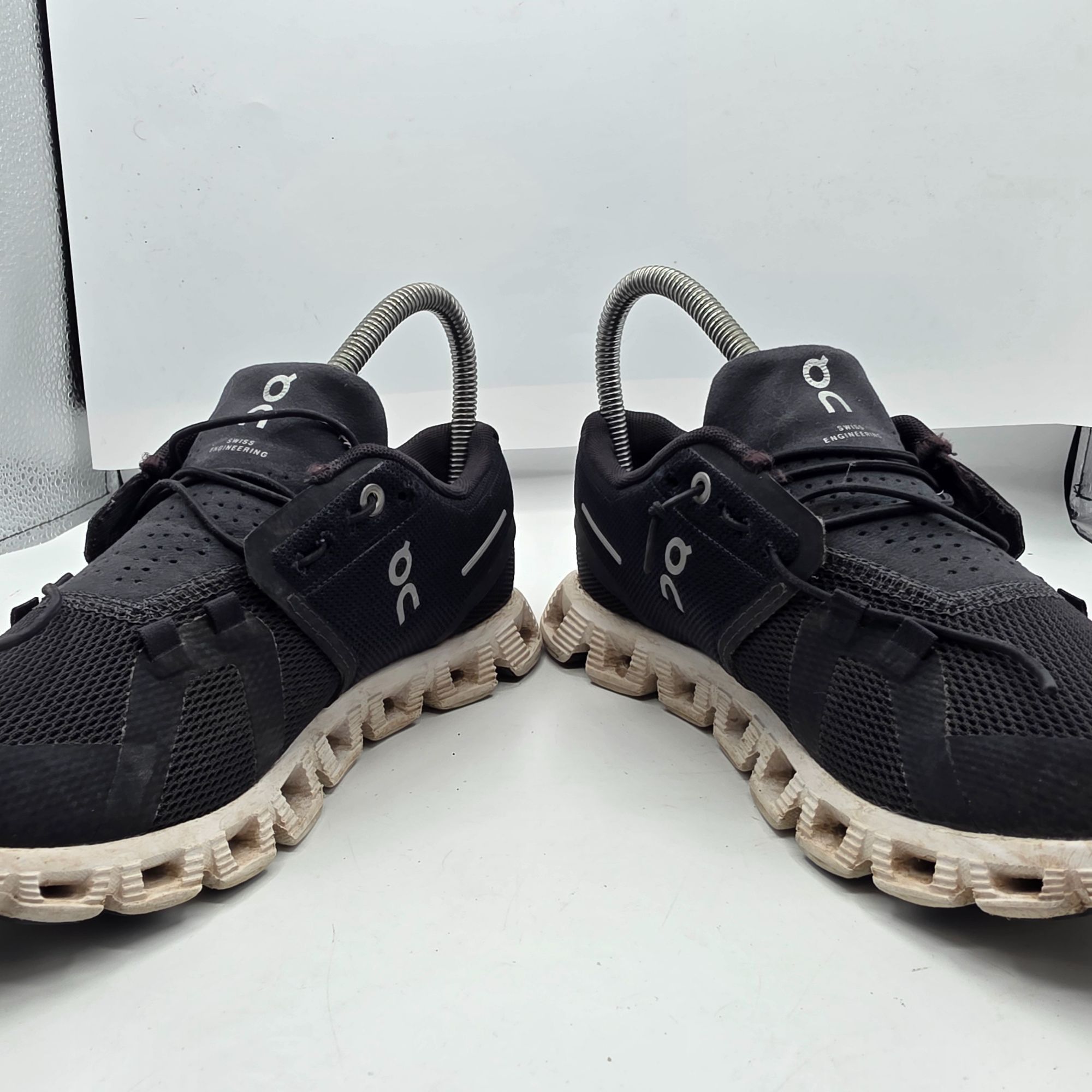 On On Cloud 5 Womens Size 6 Black Athletic Shoes Running Walkin Size US 6 / IT 36 - 3 Thumbnail