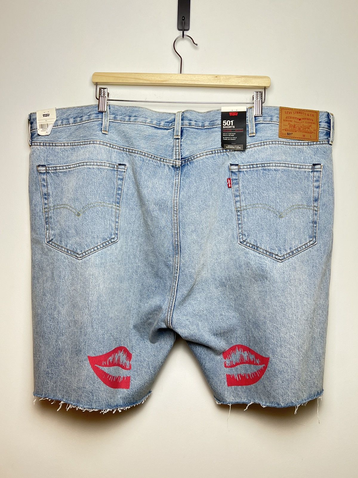 Levi's levis oversized cut out eye print shorts Size US 34 / EU 50 - 8 Thumbnail