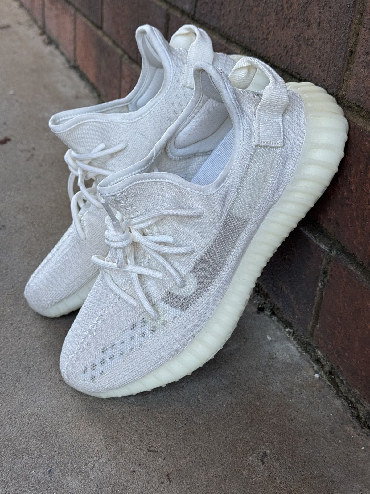 Adidas adidas Yeezy Boost 350 V2 Size US 9.5 / EU 42-43 - 1 Thumbnail