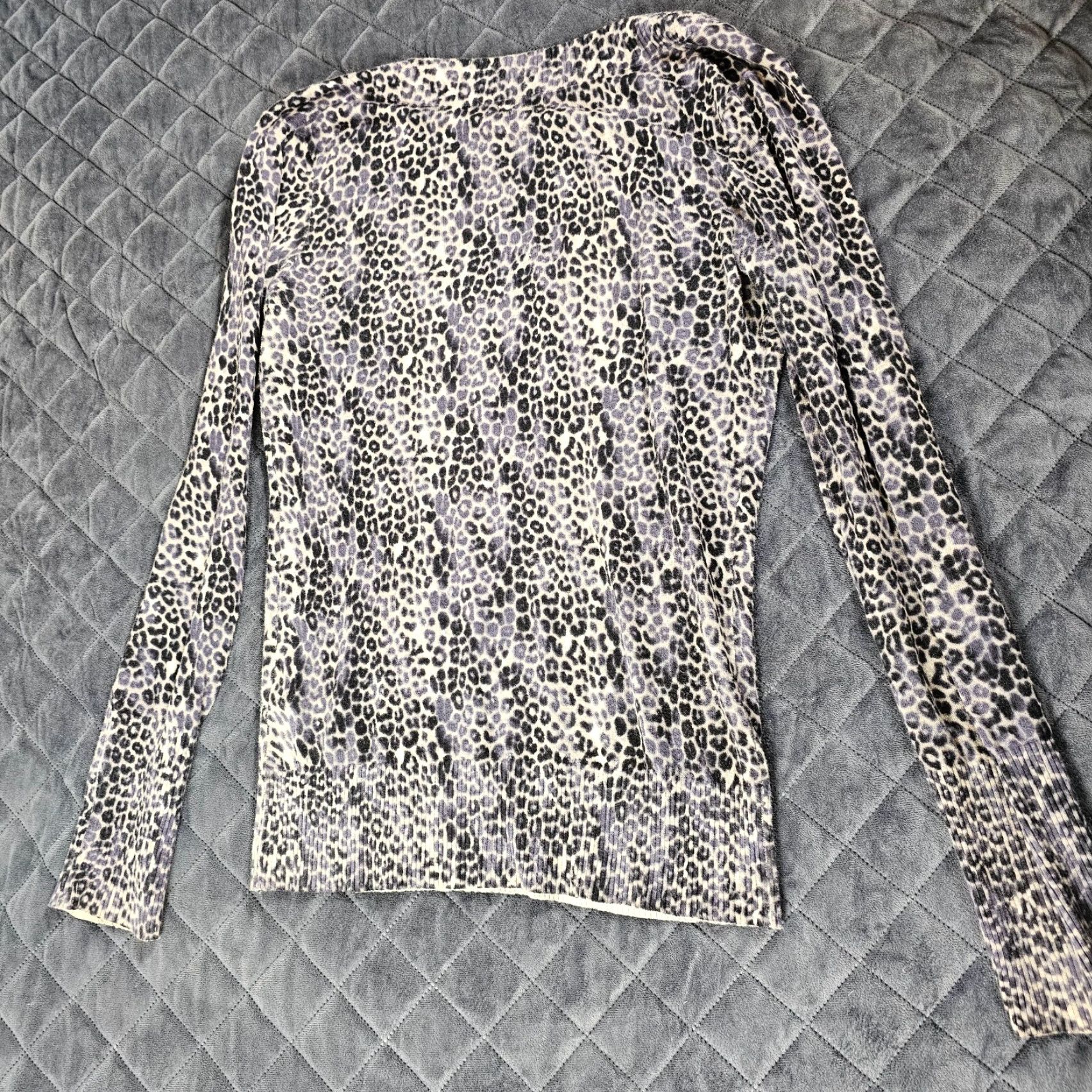 Express Express Blouse Women M Gray Leopard Long Sleeve V-Neck Casual Business Shirt Size M / US 6-8 / IT 42-44 - 7 Thumbnail