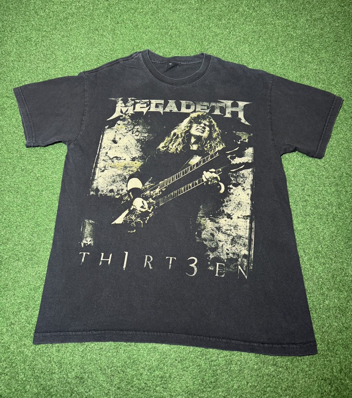 Band Tees Vintage Megadeath Th1rt3en Endgame 90s Y2K Rock T Shirt Size US M / EU 48-50 / 2 - 1 Thumbnail