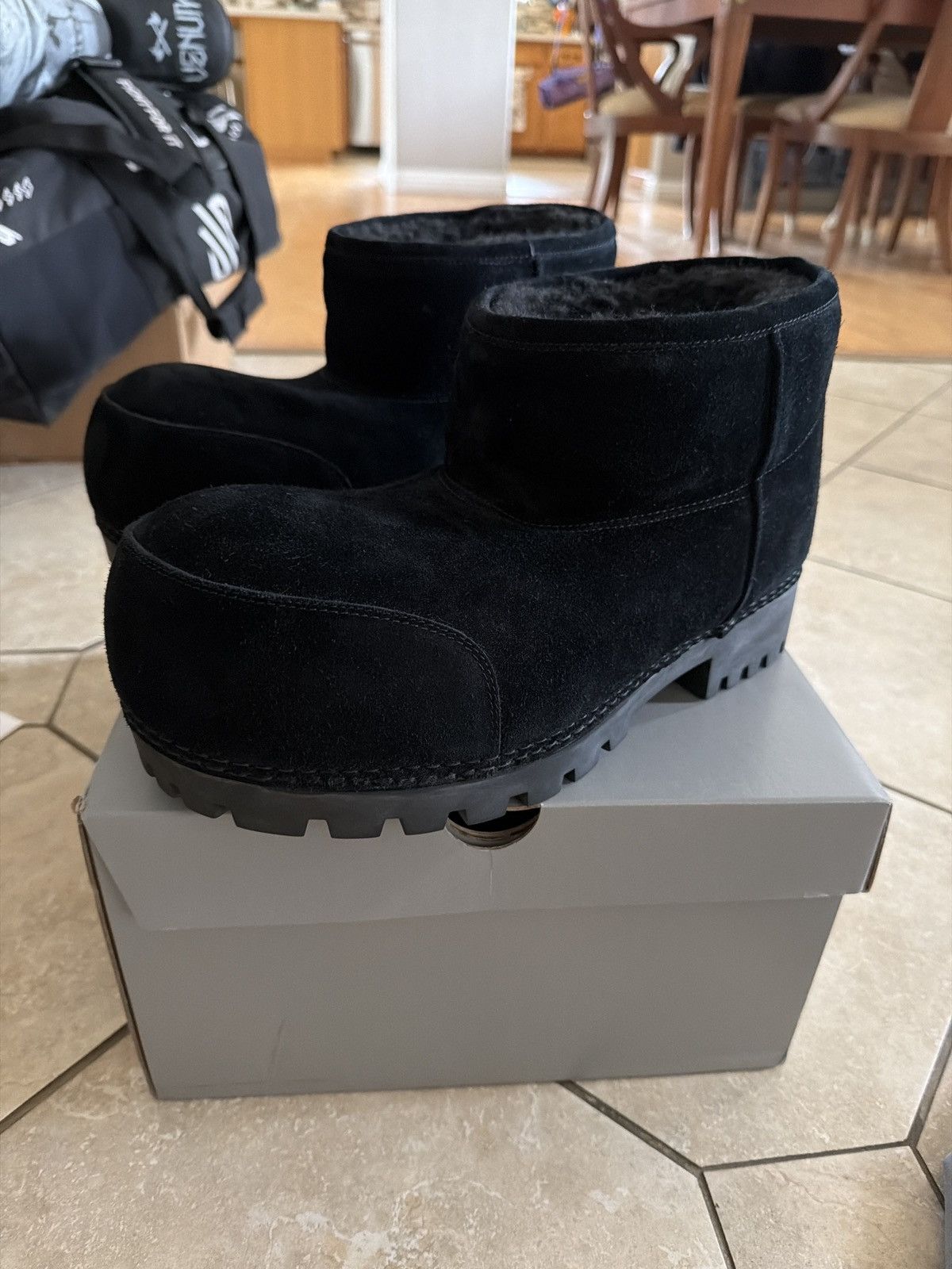Balenciaga Balenciaga Alaska black suede fur boot bootie 42 Size US 9 / EU 42 - 1 Thumbnail