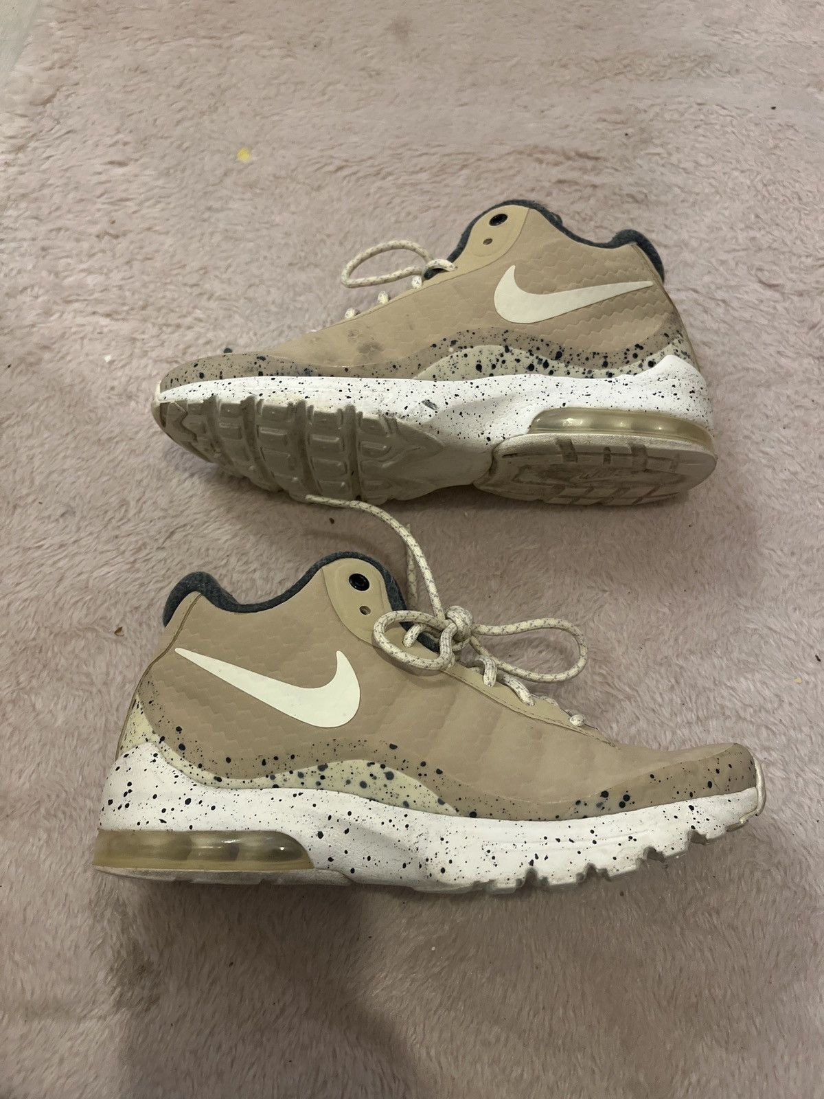 Nike Beige Nike shoes with black speckles on the bottom Size US 6.5 / IT 36.5 - 2 Thumbnail
