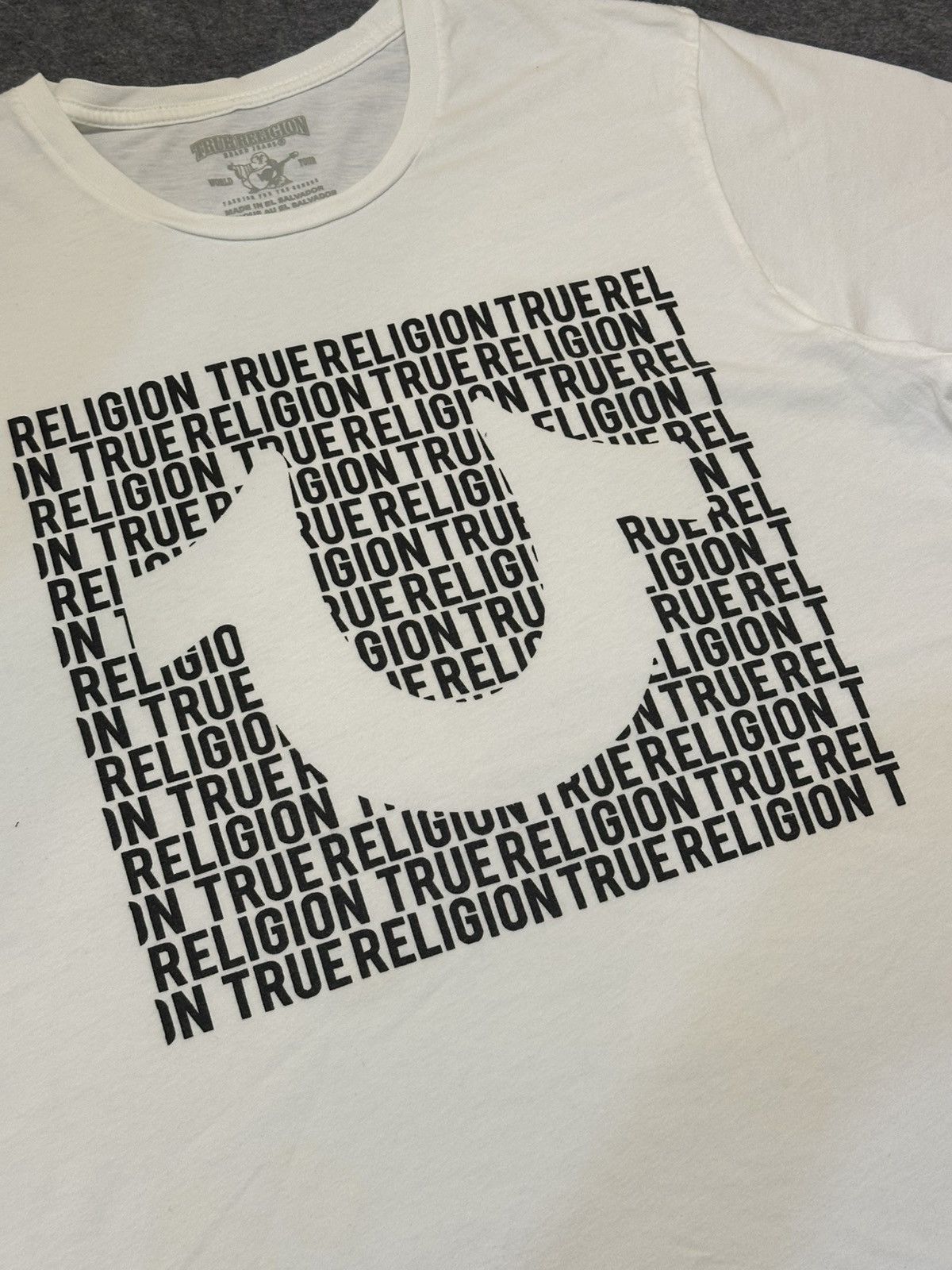 True Religion True Religion Script Tee featuring a graphic horseshoe logo. Size US S / EU 44-46 / 1 - 2 Thumbnail