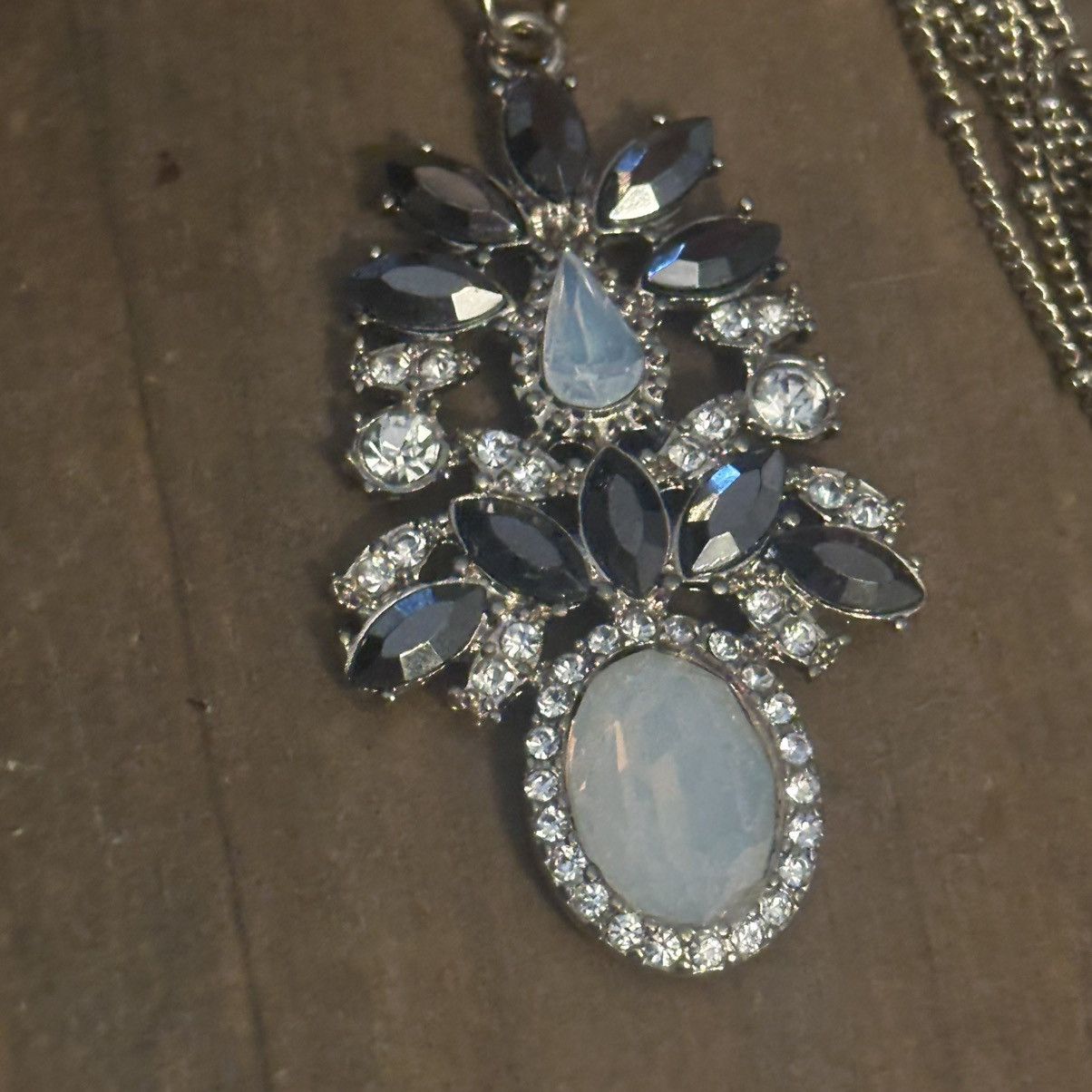 Other Multi strand gold tone rhinestone and pendant necklace Size ONE SIZE - 4 Thumbnail