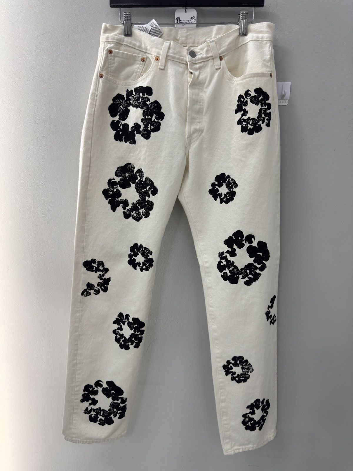 DENIM TEARS × Levi's Denim Tears Levi White Black Floral Jeans Size US 33 - 1 Thumbnail