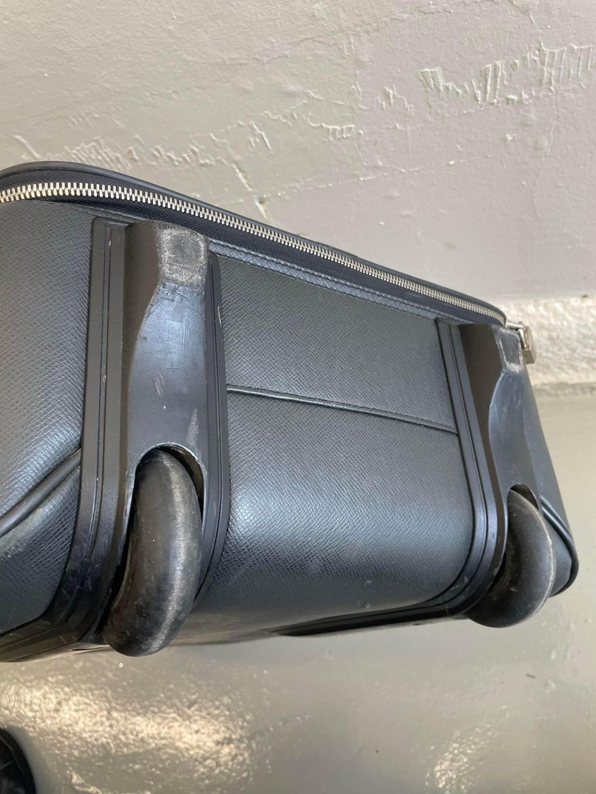 Louis Vuitton Louis Vuitton taiga leather pegas 45 rolling luggage Size ONE SIZE - 4 Thumbnail