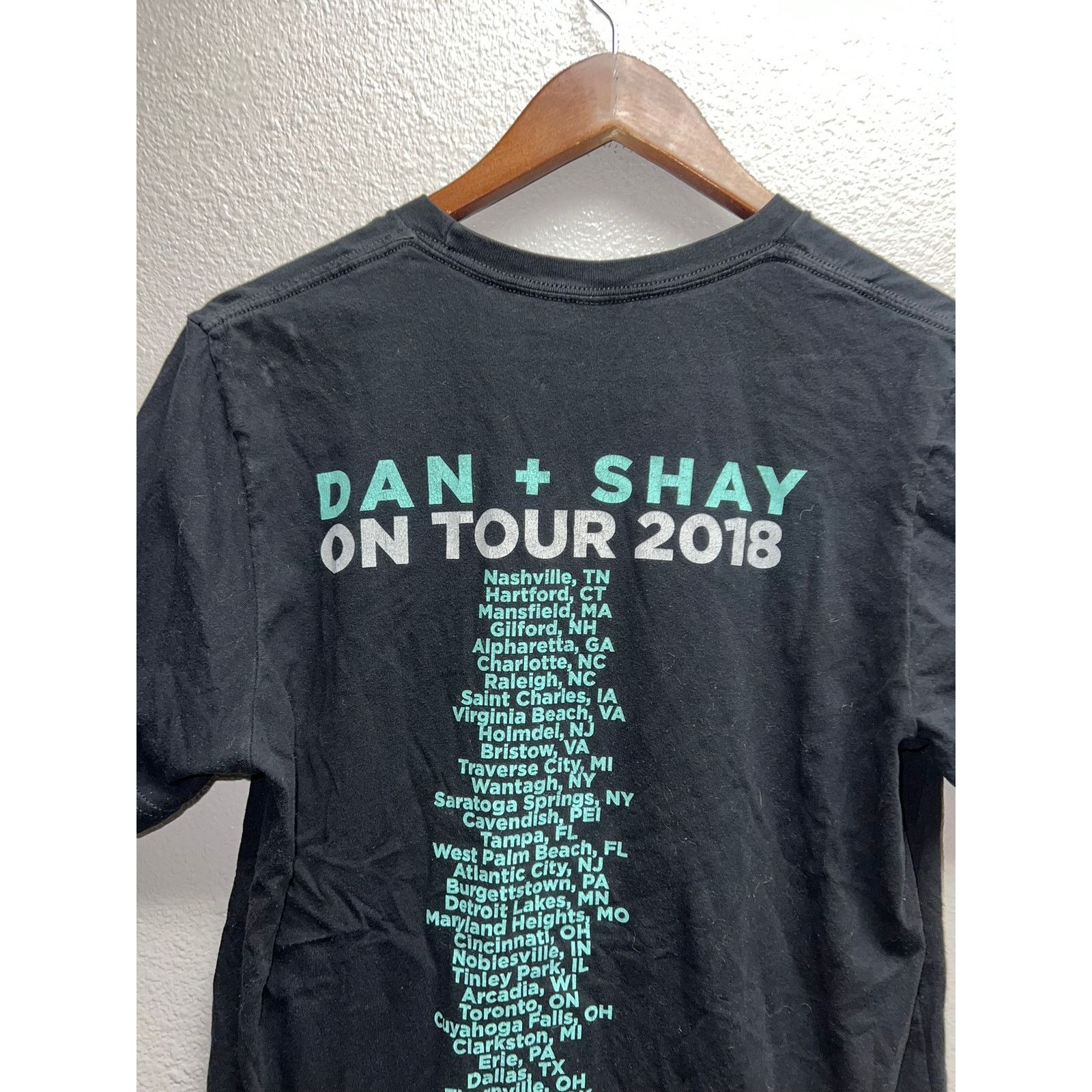 Band Tees Dan Shay Shirt Dan+Shay On Tour Concert 2018 Graphic Tee M Size US M / EU 48-50 / 2 - 6 Thumbnail