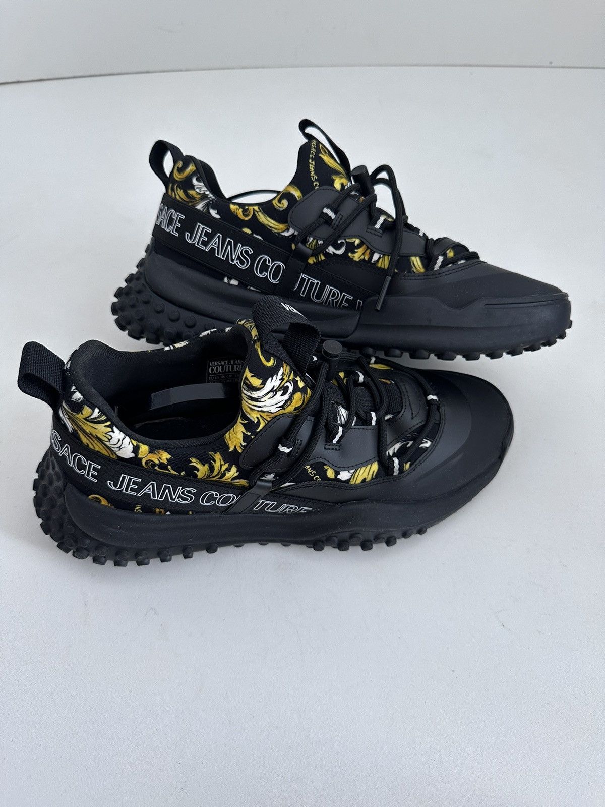 Versace Jeans Couture Versace Jeans Couture OUTLINE BAROCCO HYBER SNEAKERS US8.5 Size US 8.5 / EU 41-42 - 1 Thumbnail