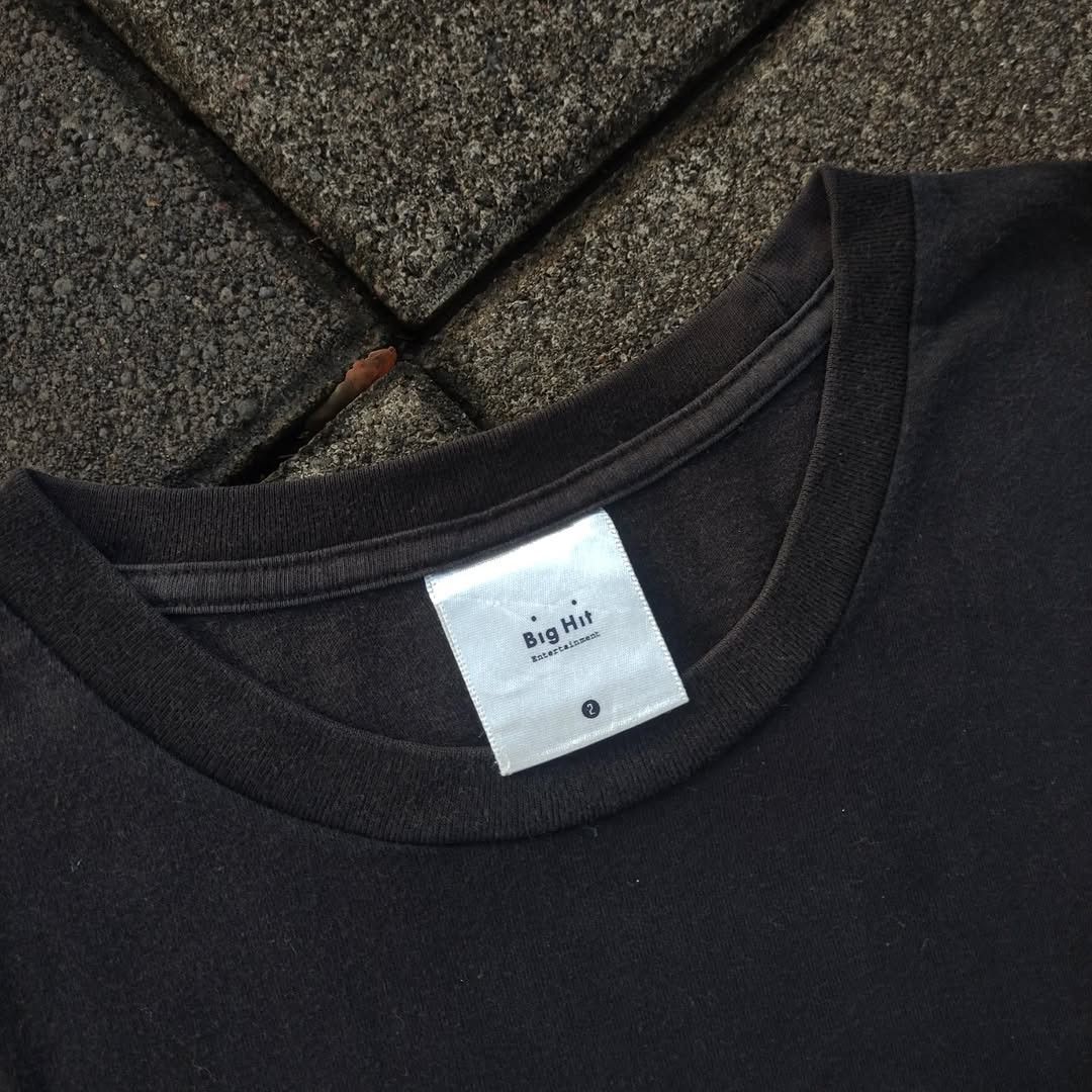 Band Tees BTS World Tour 2018 Kpop Tee Size US L / EU 52-54 / 3 - 3 Thumbnail