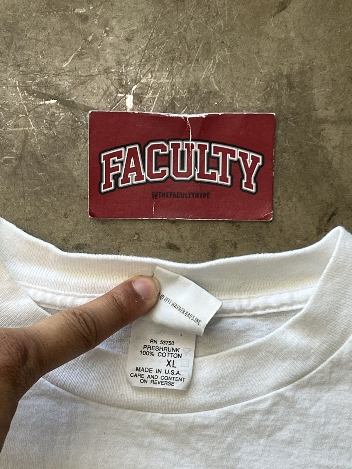 Vintage × Warner Bros Vintage Looney Tunes Acme Coyote Name You Can Trust Tee XL Size US XL / EU 56 / 4 - 4 Thumbnail
