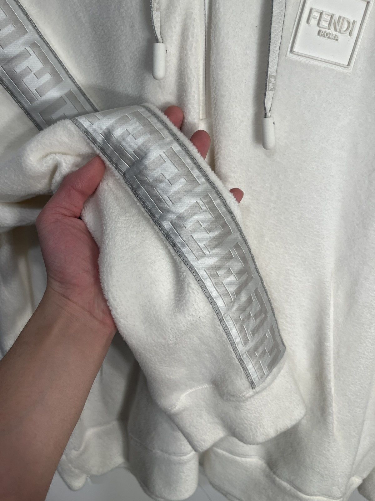 Fendi Fendi white furry quarter zip hoodie Size US XL / EU 56 / 4 - 5 Thumbnail