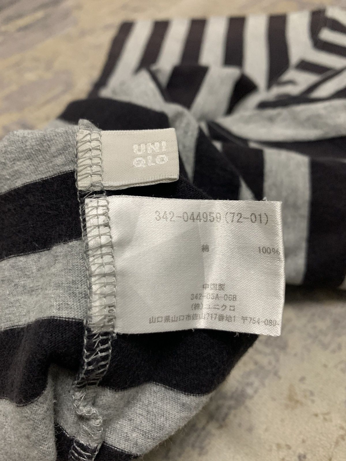 Japanese Brand VINTAGE UNIQLO STRIPED DESIGN TEE Size US M / EU 48-50 / 2 - 6 Thumbnail