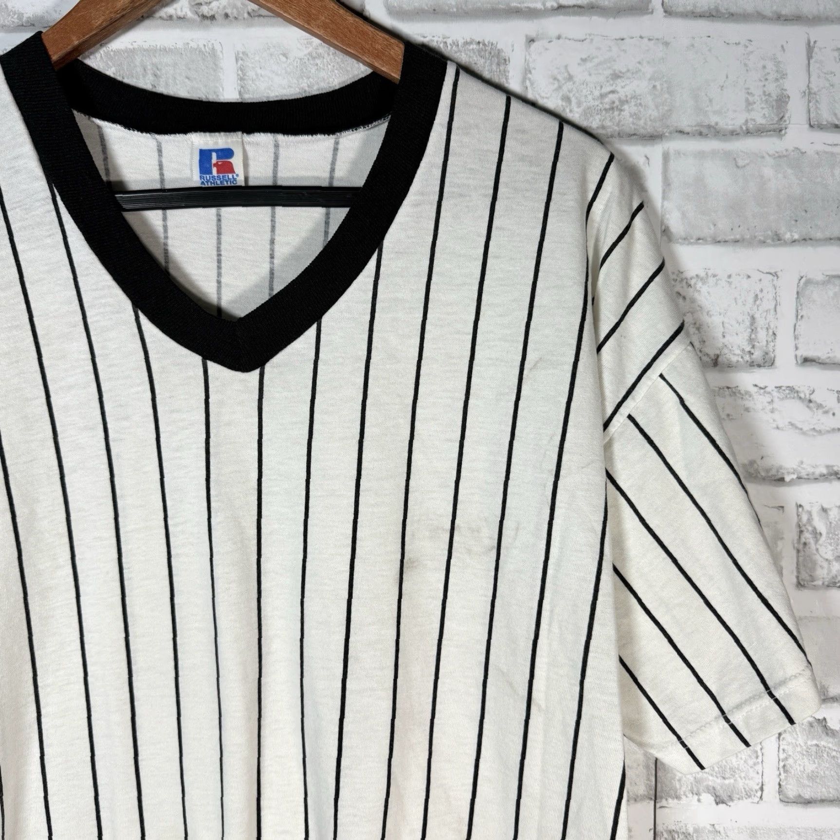 Russell Athletic VINTAGE Russell Athletic T-Shirt Men Large White Striped V-Neck Jersey USA Size US L / EU 52-54 / 3 - 2 Thumbnail