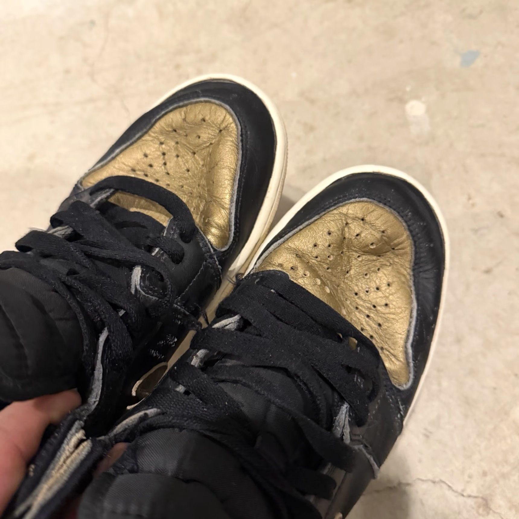 Jordan Brand Air Jordan 1 Retro OG High Black Gold Distressed - 7.5 US / 6.5 UK Men's Sneaker High Top Gold 2024 DZ5485-071 Size US 7 / EU 40 - 4 Thumbnail