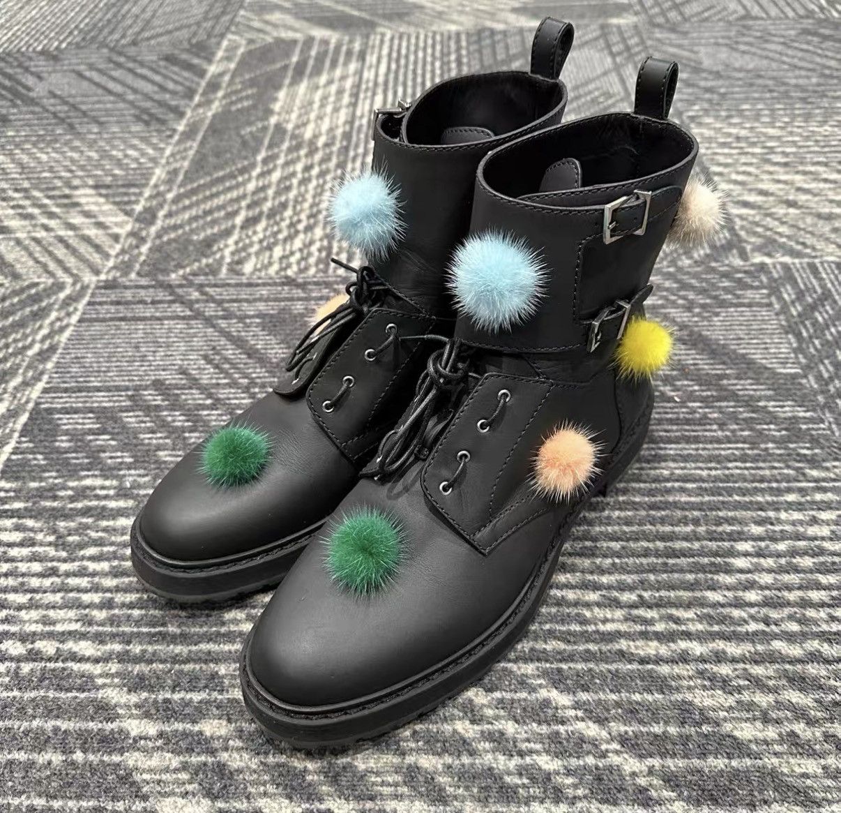 Fendi Fendi Mink Fur Pom-pom Ankle Boots J42 Size US 8 / EU 41 - 1 Thumbnail