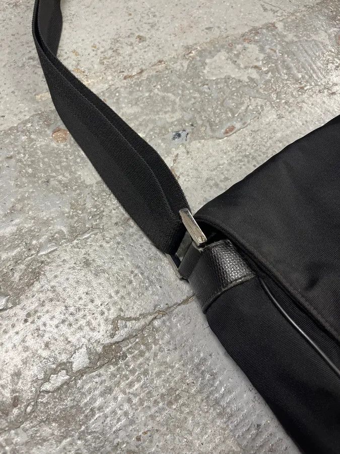 Gucci 2000s Gucci Black Minimalist Messenger Shoulder Bag Size ONE SIZE - 3 Thumbnail