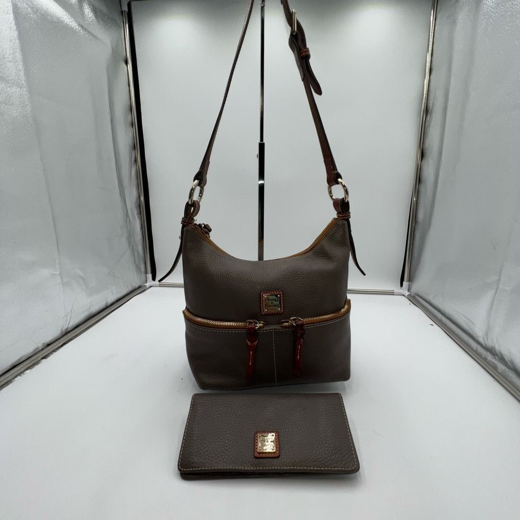 Dooney & Bourke Dooney & Bourke Pebble Grain Zipper Pocket Sac with matching Wallet Size ONE SIZE - 1 Thumbnail