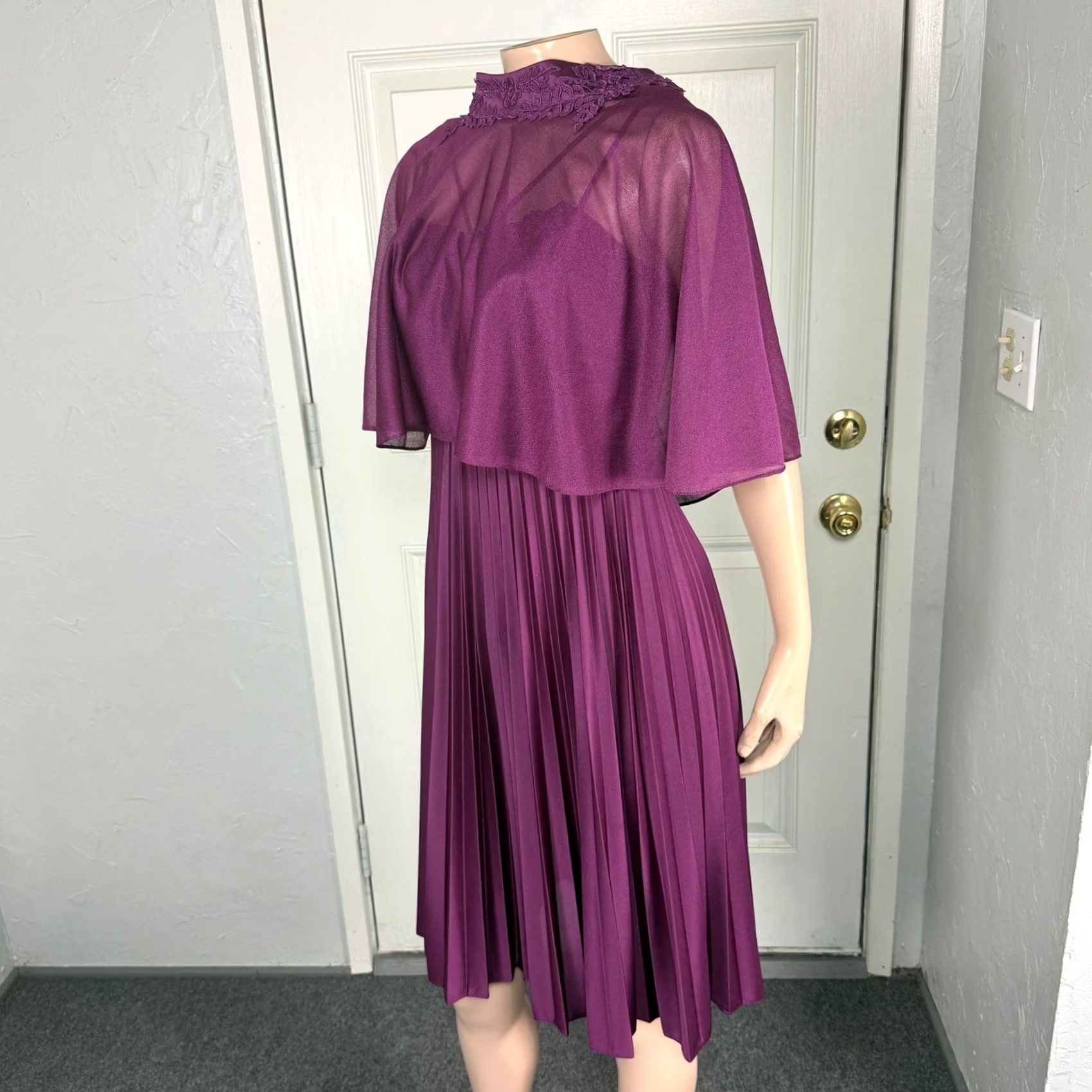 Vintage VINTAGE Bridesmaid Dress 2 piece Set Polyester Pleated Sheer Lace Purple 1970s XS Womens Party/Cocktail Dress Size XS / US 0-2 / IT 36-38 - 3 Thumbnail
