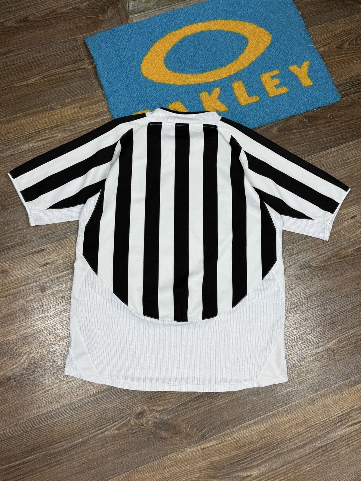 Nike Vintage Nike FC Juventus Home 2003/4 Soccer Jersey Size L Size US L / EU 52-54 / 3 - 10 Thumbnail