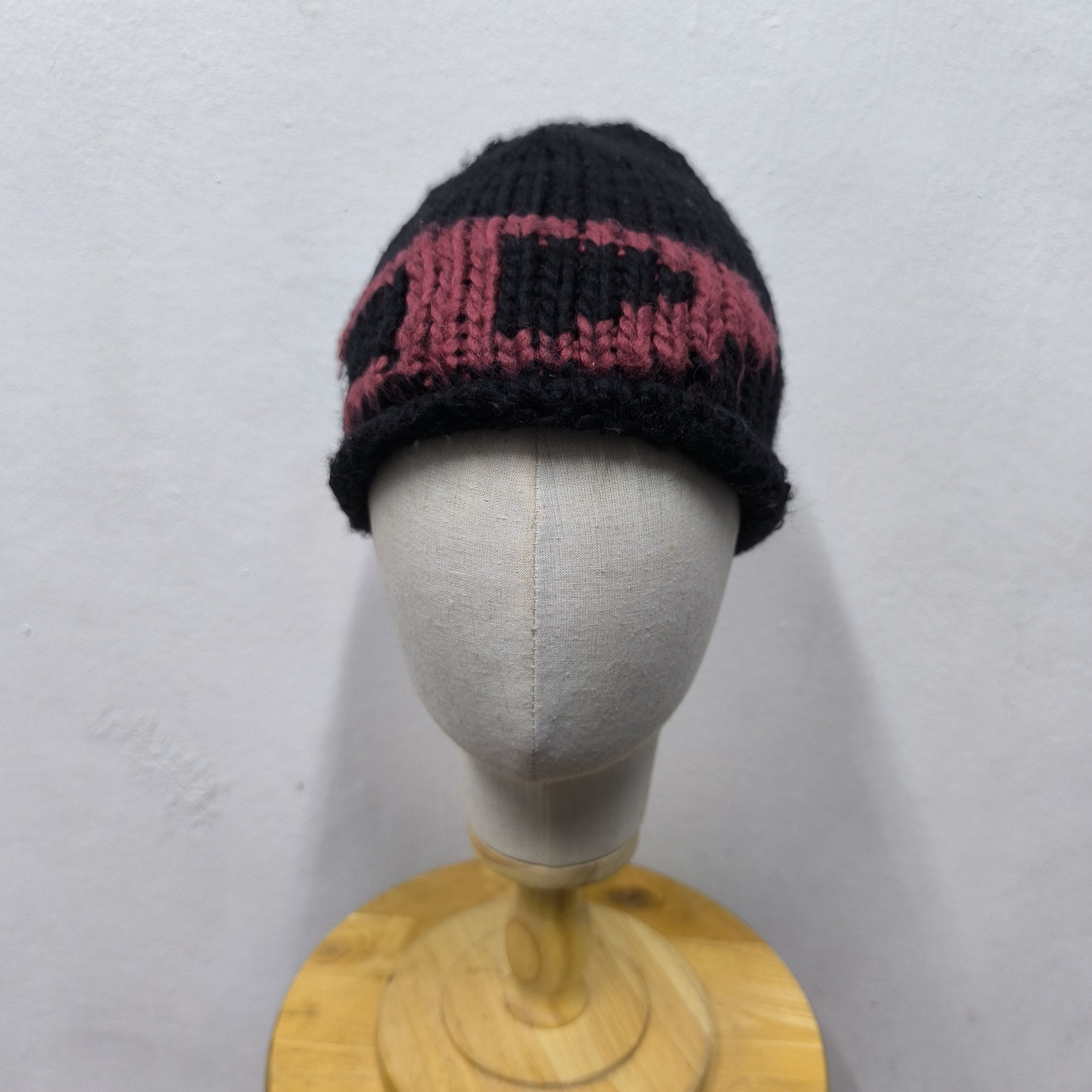 Diesel 💥 Vintage diesel iconic big logo wool pull on beanie hat Size ONE SIZE - 2 Thumbnail
