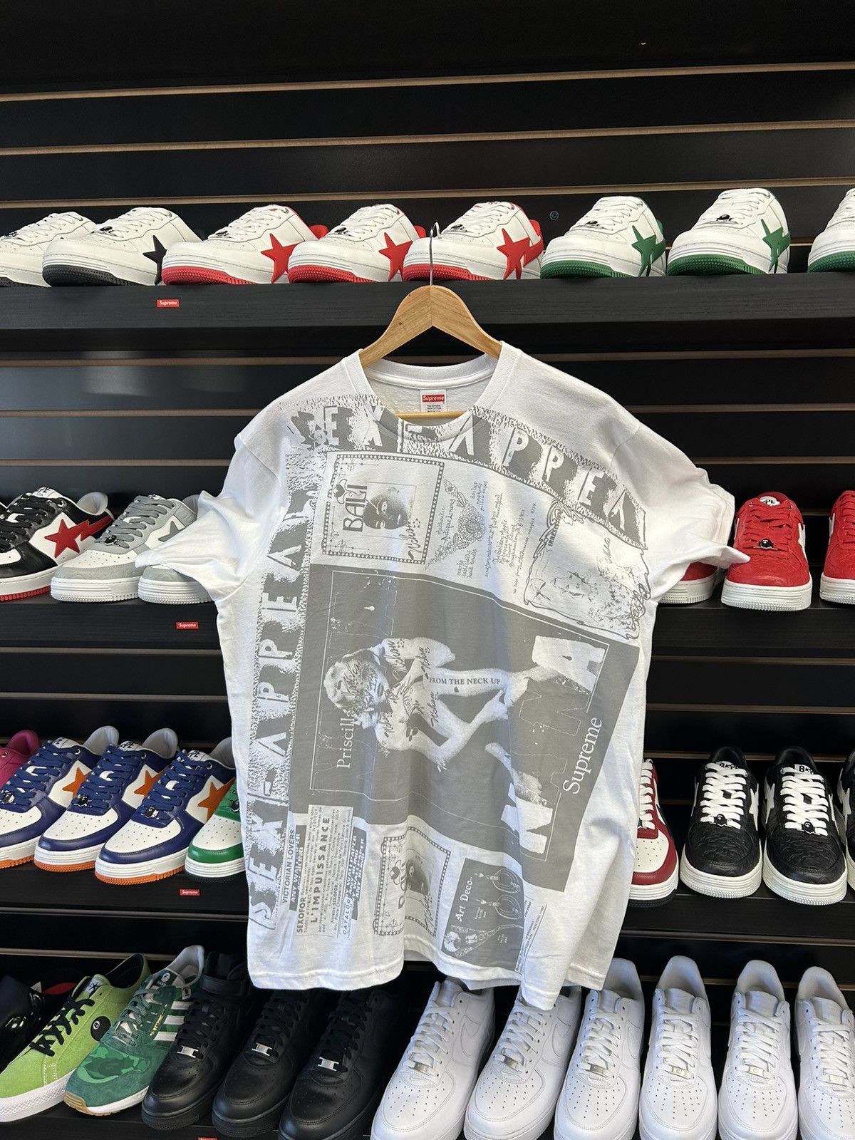 Supreme Supreme T-shirt Size US L / EU 52-54 / 3 - 1 Thumbnail