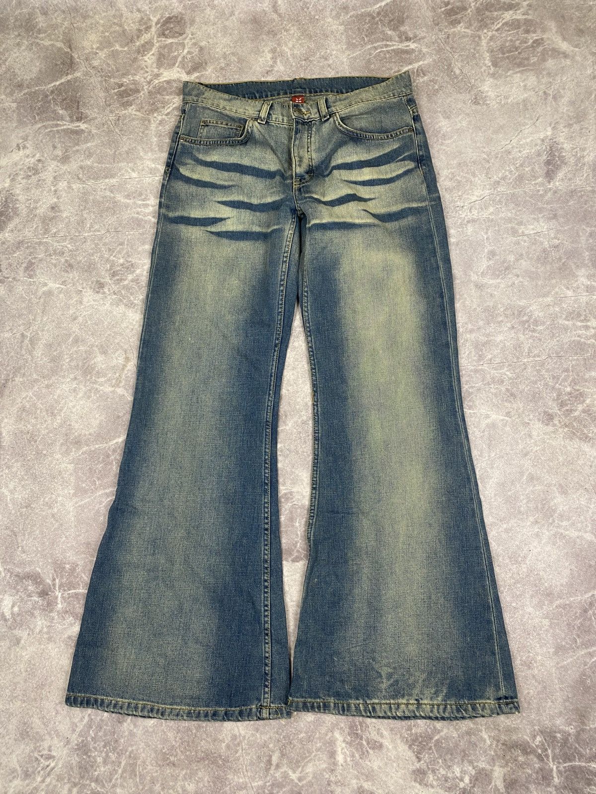 H&M Vintage Wide Super Flared Faded Denim Jeans Size: W31 L32 Size US 31 - 1 Thumbnail