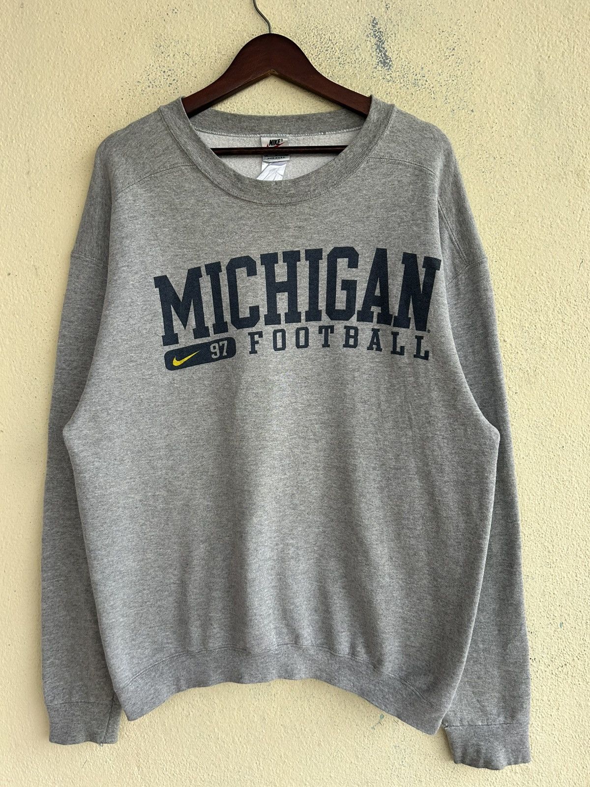 Nike Vintage 90’s Nike White Tag Michigan Football Sweatshirt Size US M / EU 48-50 / 2 - 1 Thumbnail
