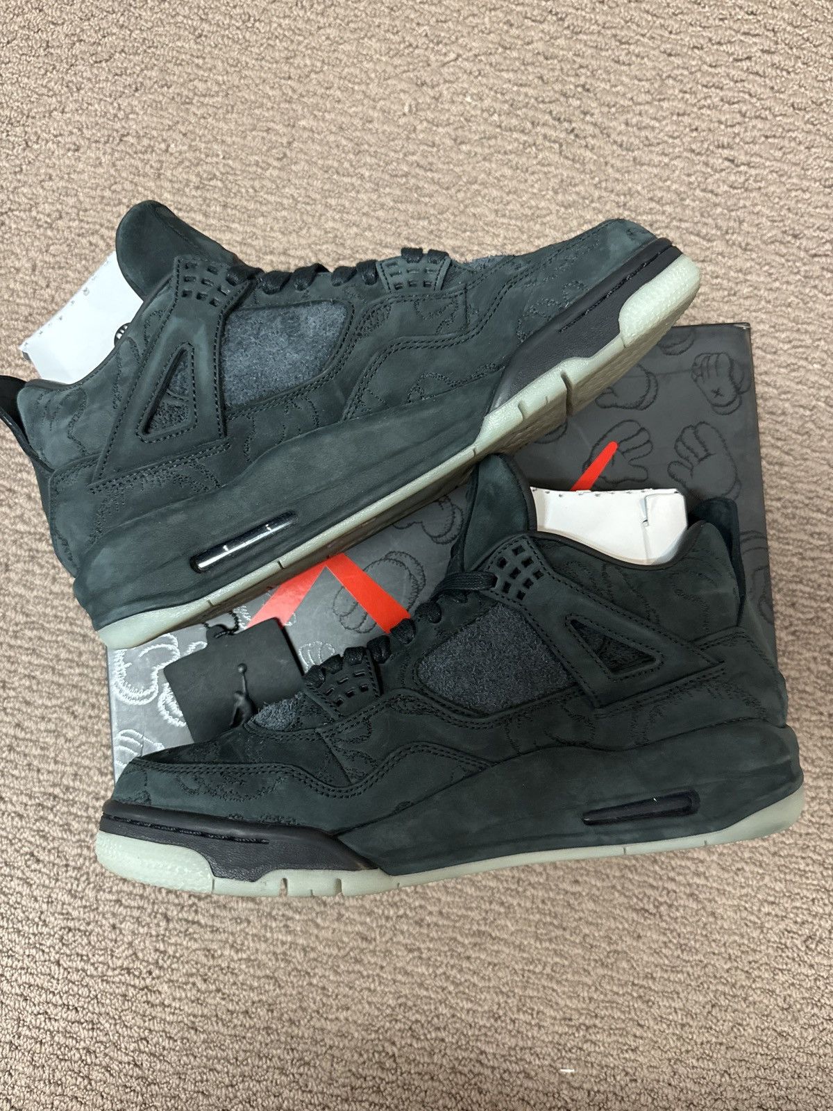 Jordan Brand × Kaws Kaws Jordan 4 Size US 9.5 / EU 42-43 - 2 Thumbnail