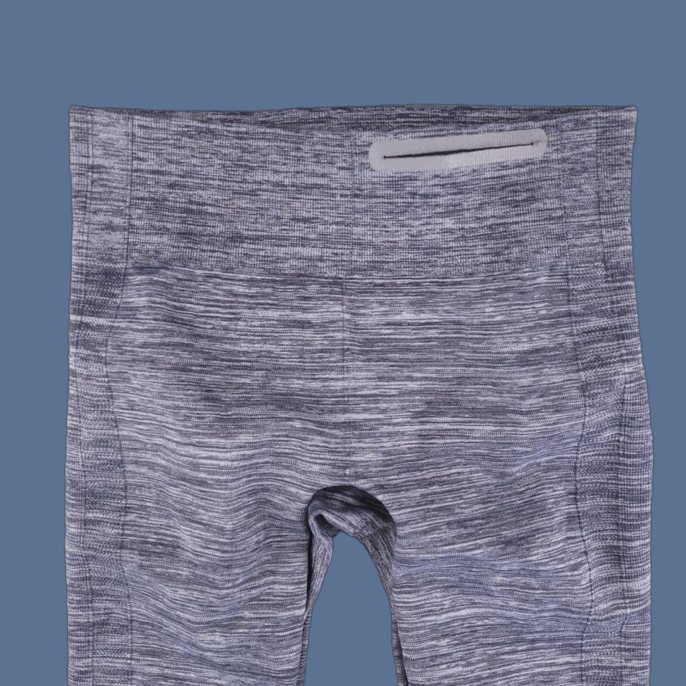 Under Armour Under Armour Pants Womens S Gray Compression Yoga Activewear Womens Short description: Great condition! Size 28" / US 6 / IT 42 - 1 Thumbnail