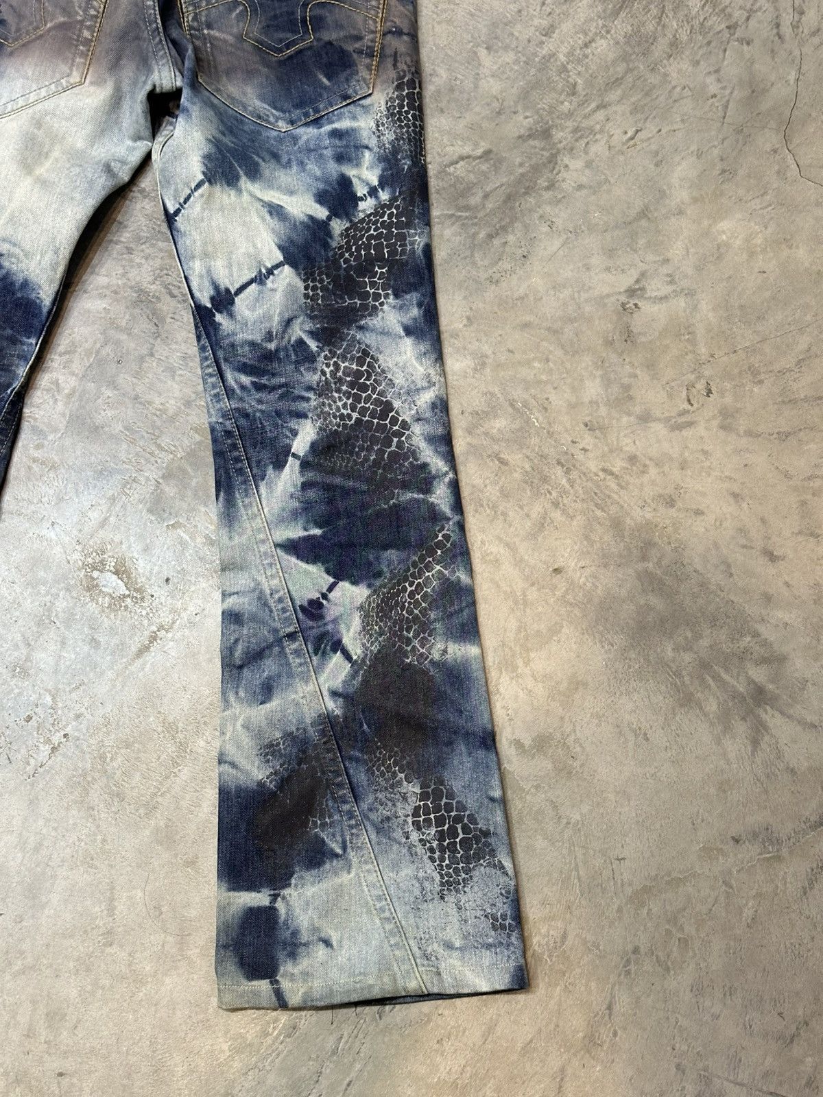 Tornado Mart Tornado Mart 00s flare denim pants with snake pattern Size US 30 / EU 46 - 6 Thumbnail