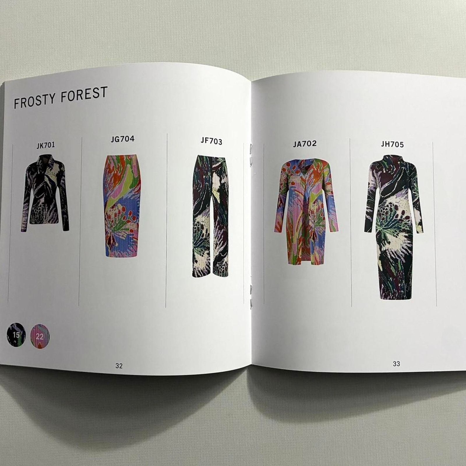 Issey Miyake × Japanese Brand × Pleats Please Issey Miyake Issey Miyake pleats please look book catalog Size ONE SIZE - 2 Thumbnail