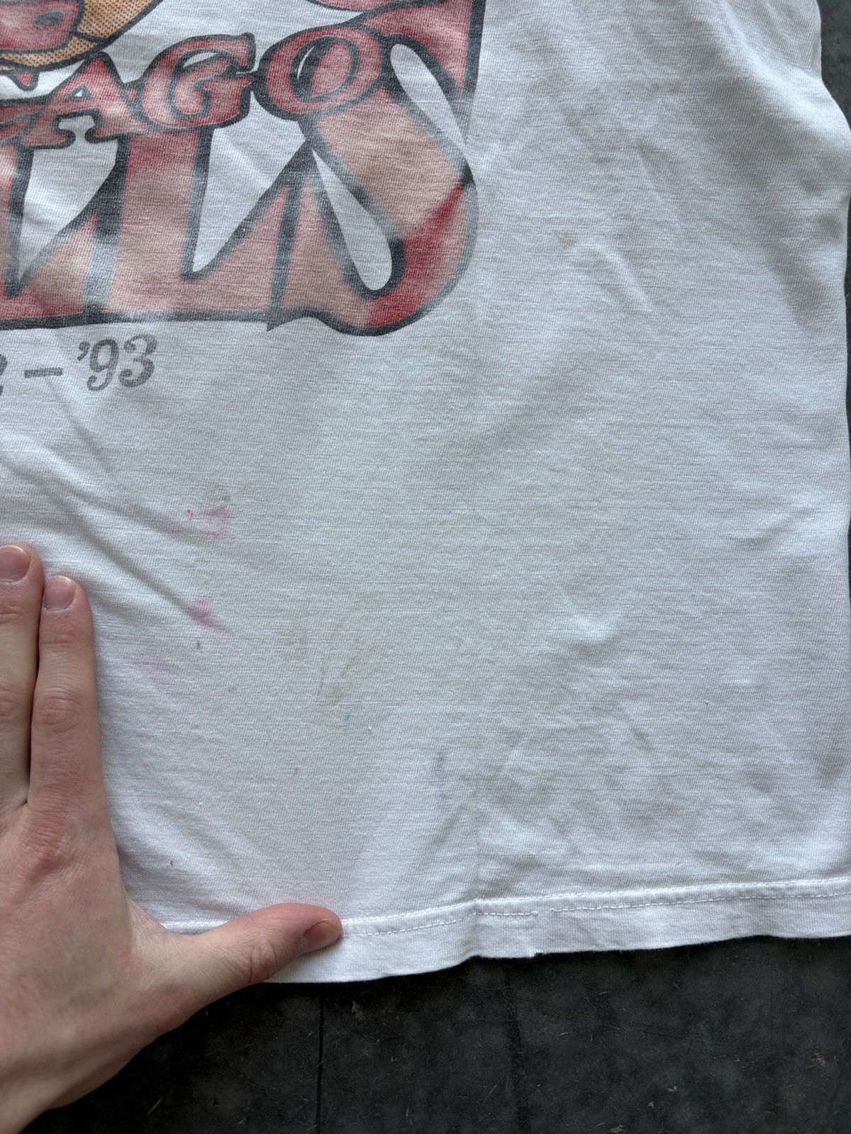 Vintage Vintage 90s Chicago Bulls Rap Tee 3 Peat Thrashed Boxy Fit Size US L / EU 52-54 / 3 - 16 Thumbnail