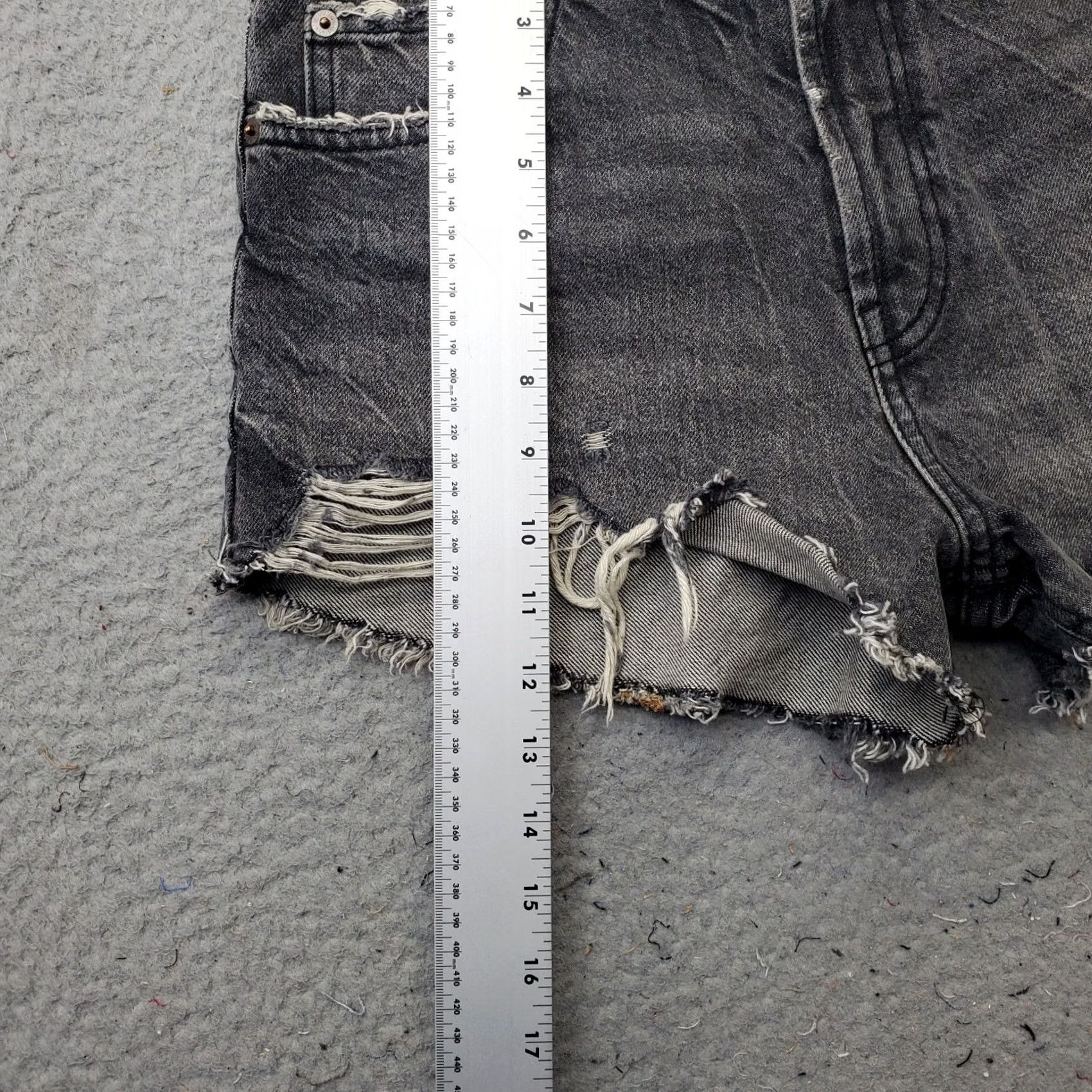 Zara Zara Womens Jeans Shorts 4 Gray Denim Casual Comfort 5-Pocket Dark Wash Straight Size 27" / US 4 / IT 40 - 3 Thumbnail