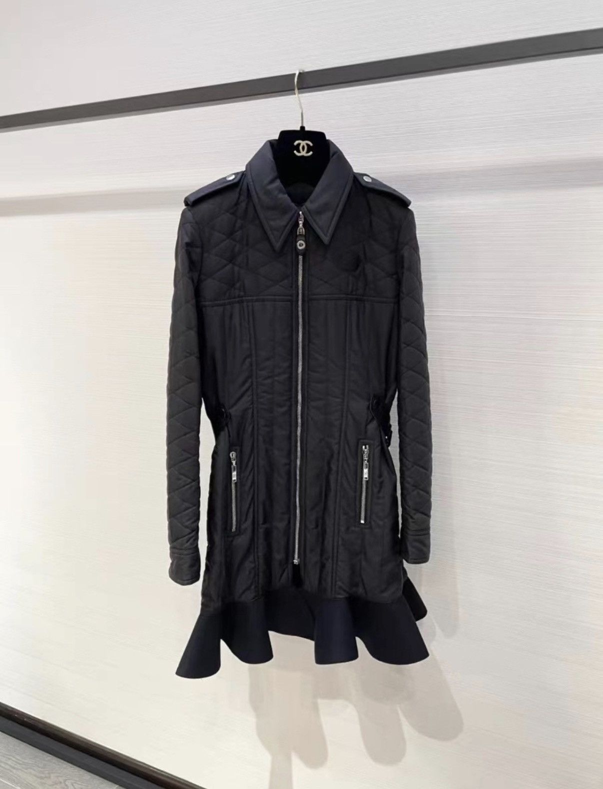 Louis Vuitton Louis Vuitton Stylish Black Midi Cotton Coat J33 Size XXS / US 00 / IT 34 - 1 Thumbnail