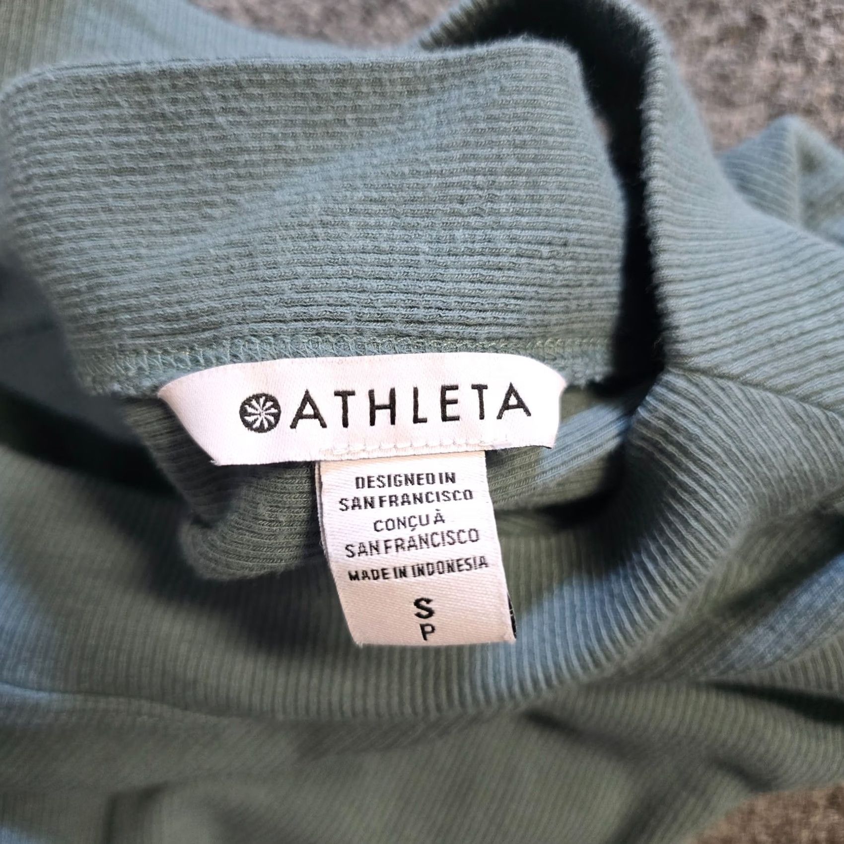 Athleta Athleta Top Womens Size S Green Open Back Knit Long Sleeve Casual Pullover Shirt Size S / US 4 / IT 40 - 4 Thumbnail