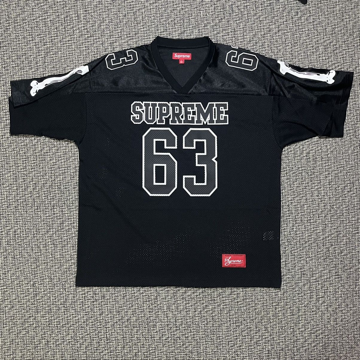 シャツ Supreme Bones Football Jersey Black XXL Supreme Bones Football Jersey (FW25) BLACK - SIZE XXL IN