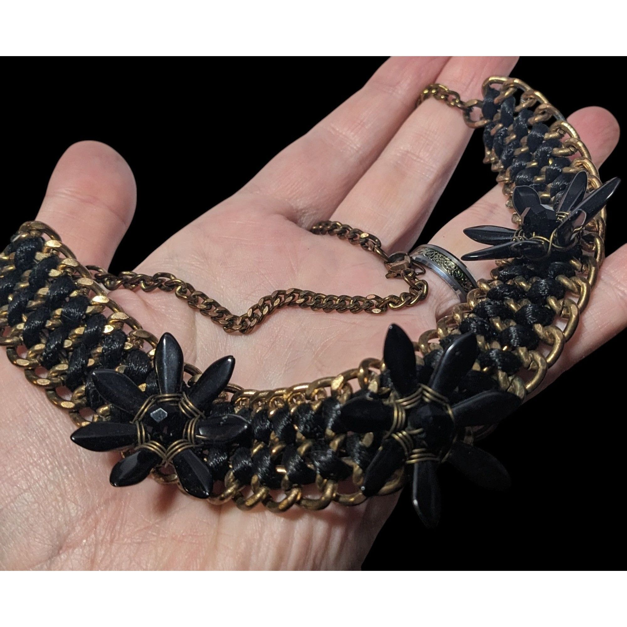 Other Glam Goth Chunky Floral Black And Gold Tone Necklace Size ONE SIZE - 6 Thumbnail